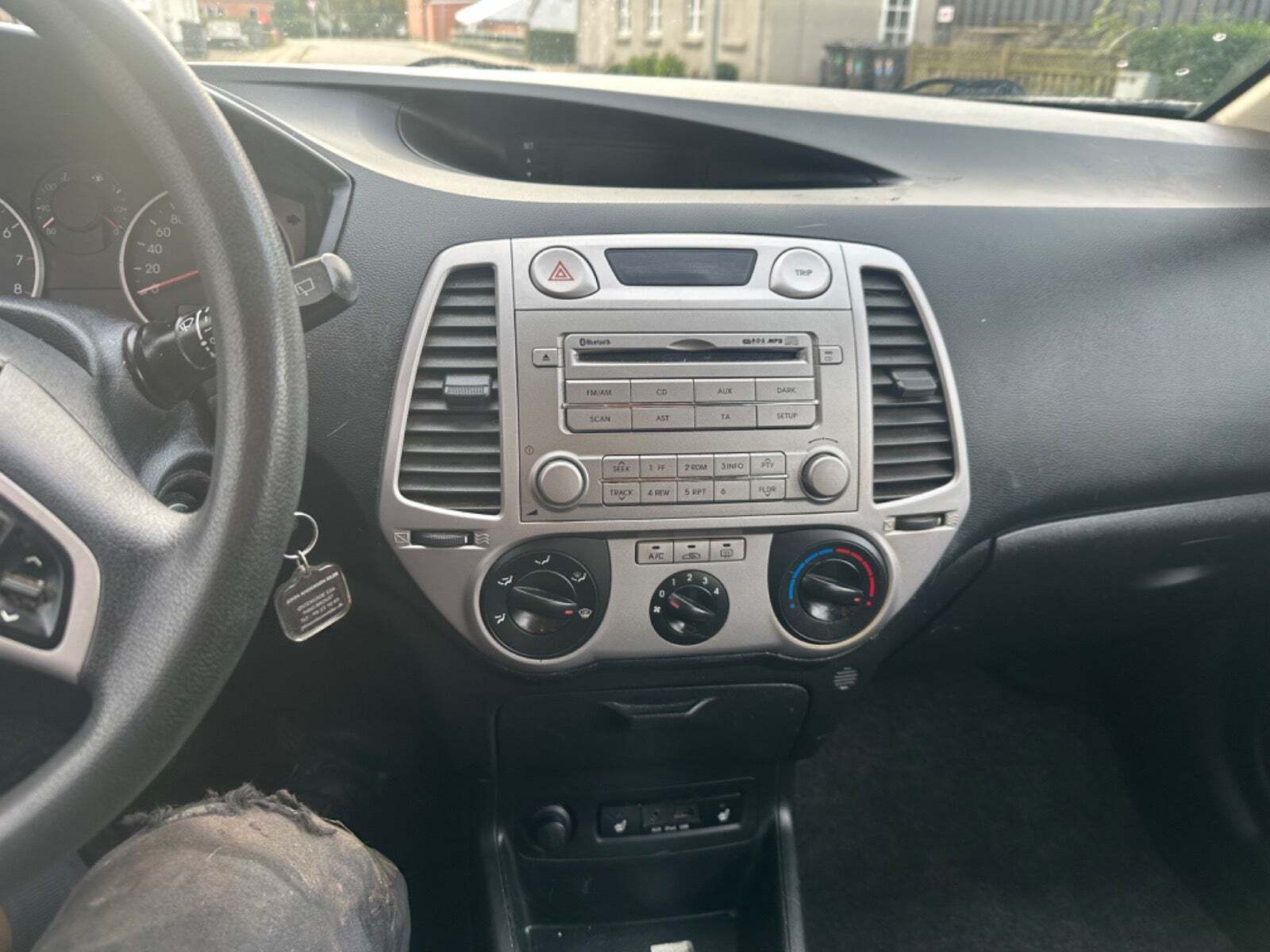 Orange Hyundai i20 fra 2012