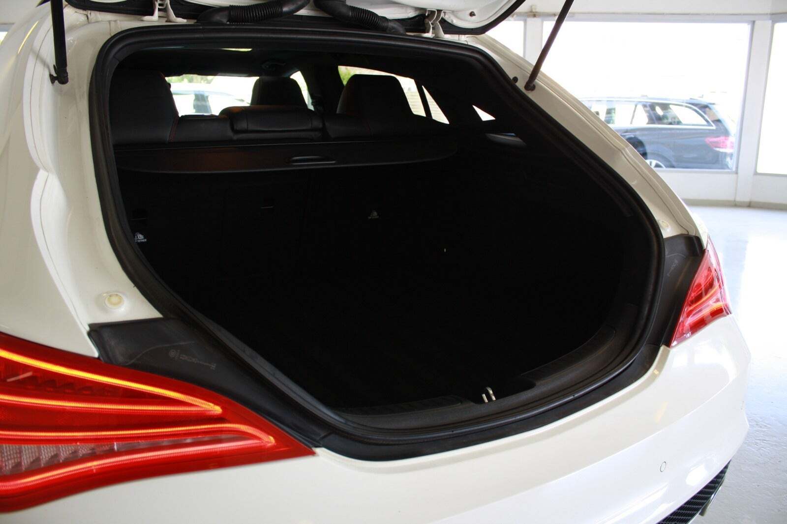 Hvid Mercedes CLA250 fra 2015