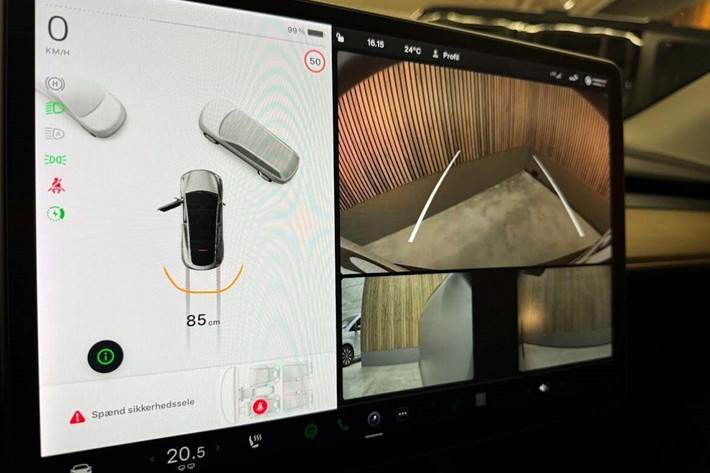 Grøn Tesla Model Y fra 2021