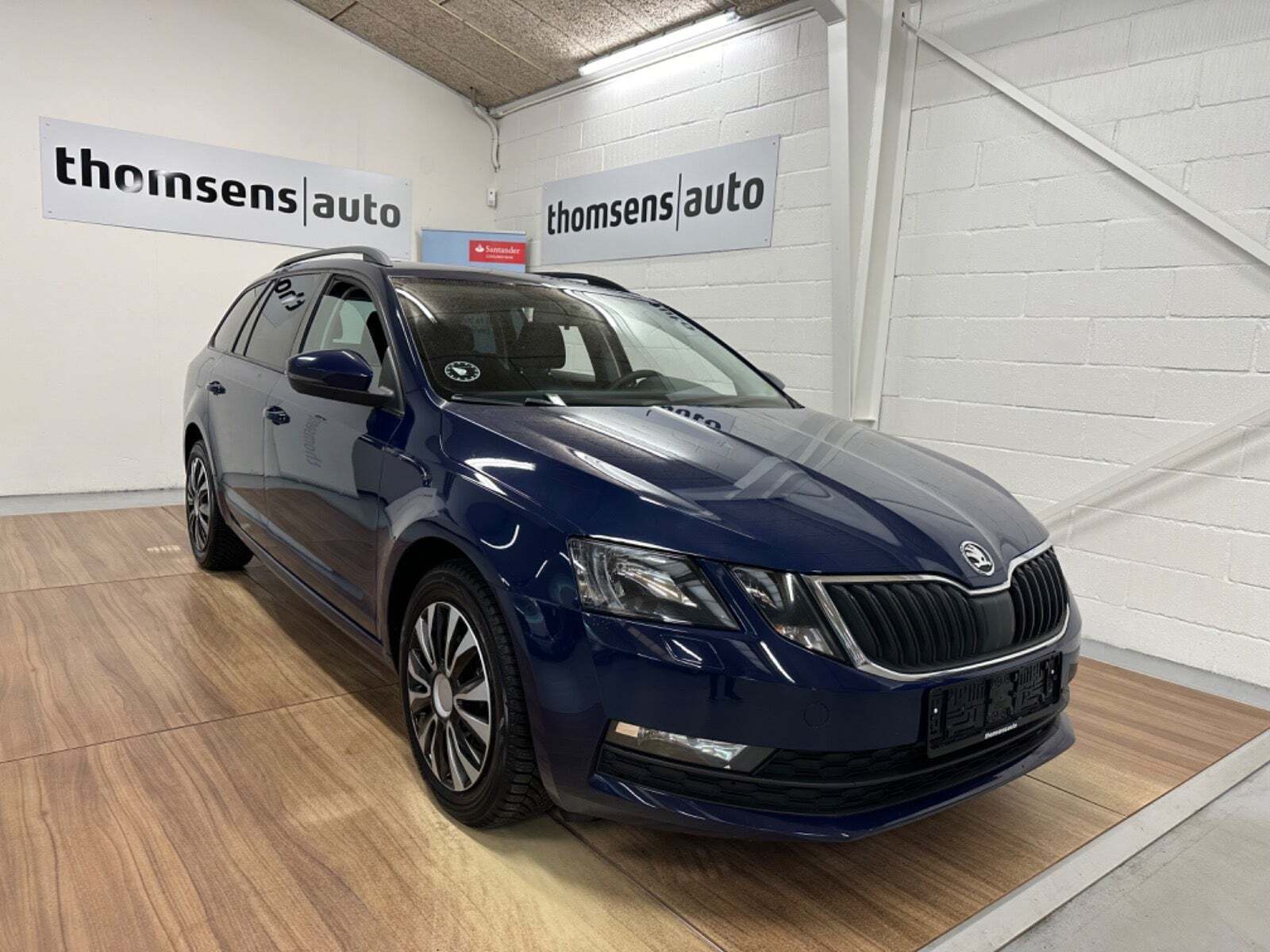 Blå Skoda Octavia fra 2018 set udefra