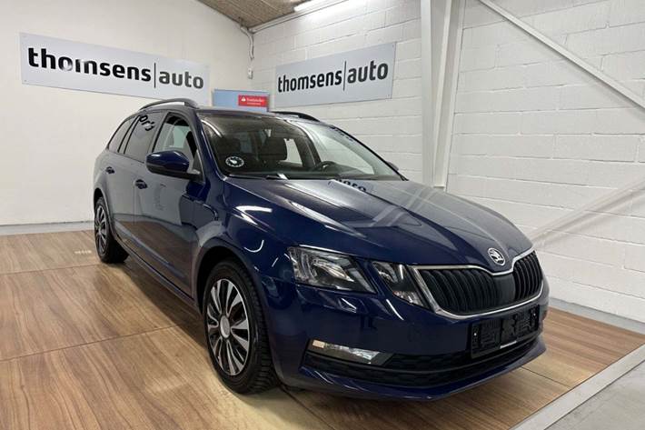 Blå Skoda Octavia fra 2018 set udefra