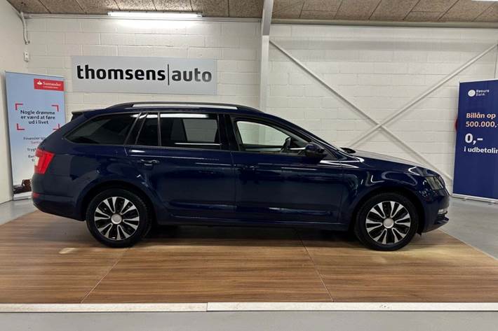 Blå Skoda Octavia fra 2018