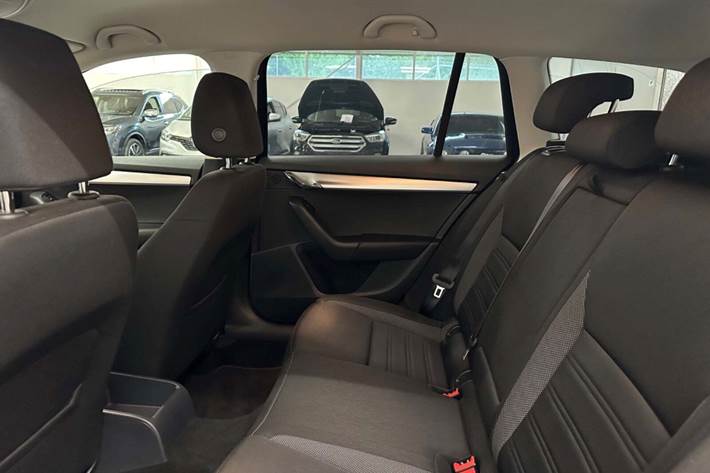 Blå Skoda Octavia fra 2018