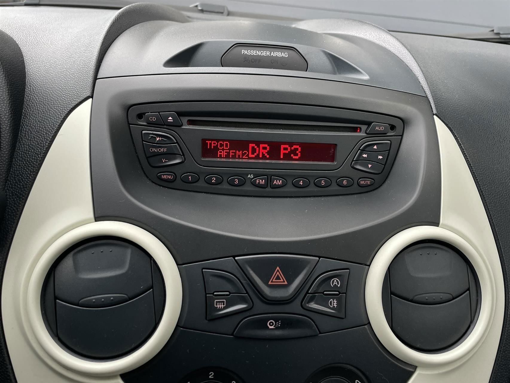 Grå Ford Ka fra 2016 set indefra