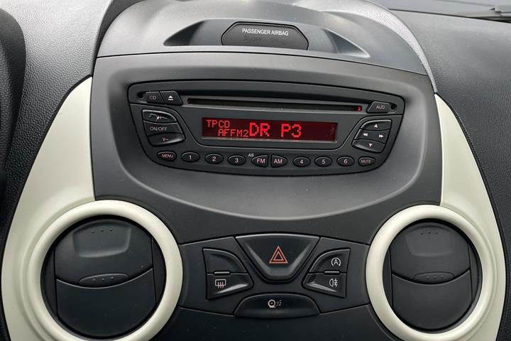 Grå Ford Ka fra 2016 set indefra