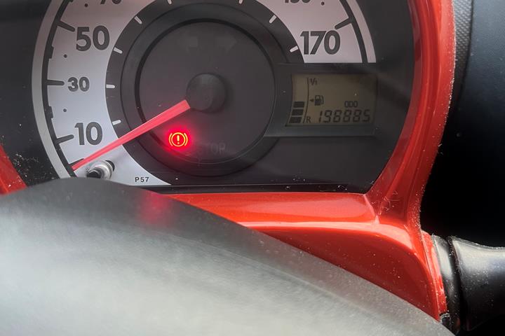 Brun Toyota Aygo fra 2012