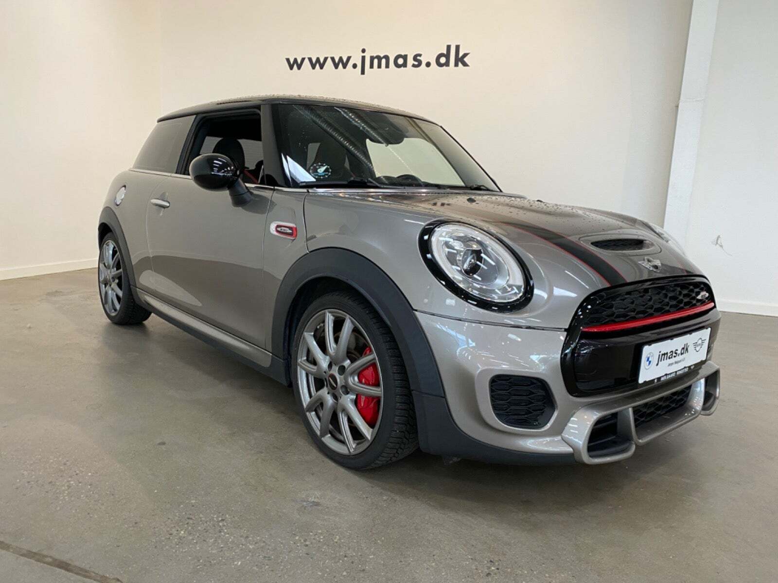 Grå Mini Cooper S fra 2018 set udefra