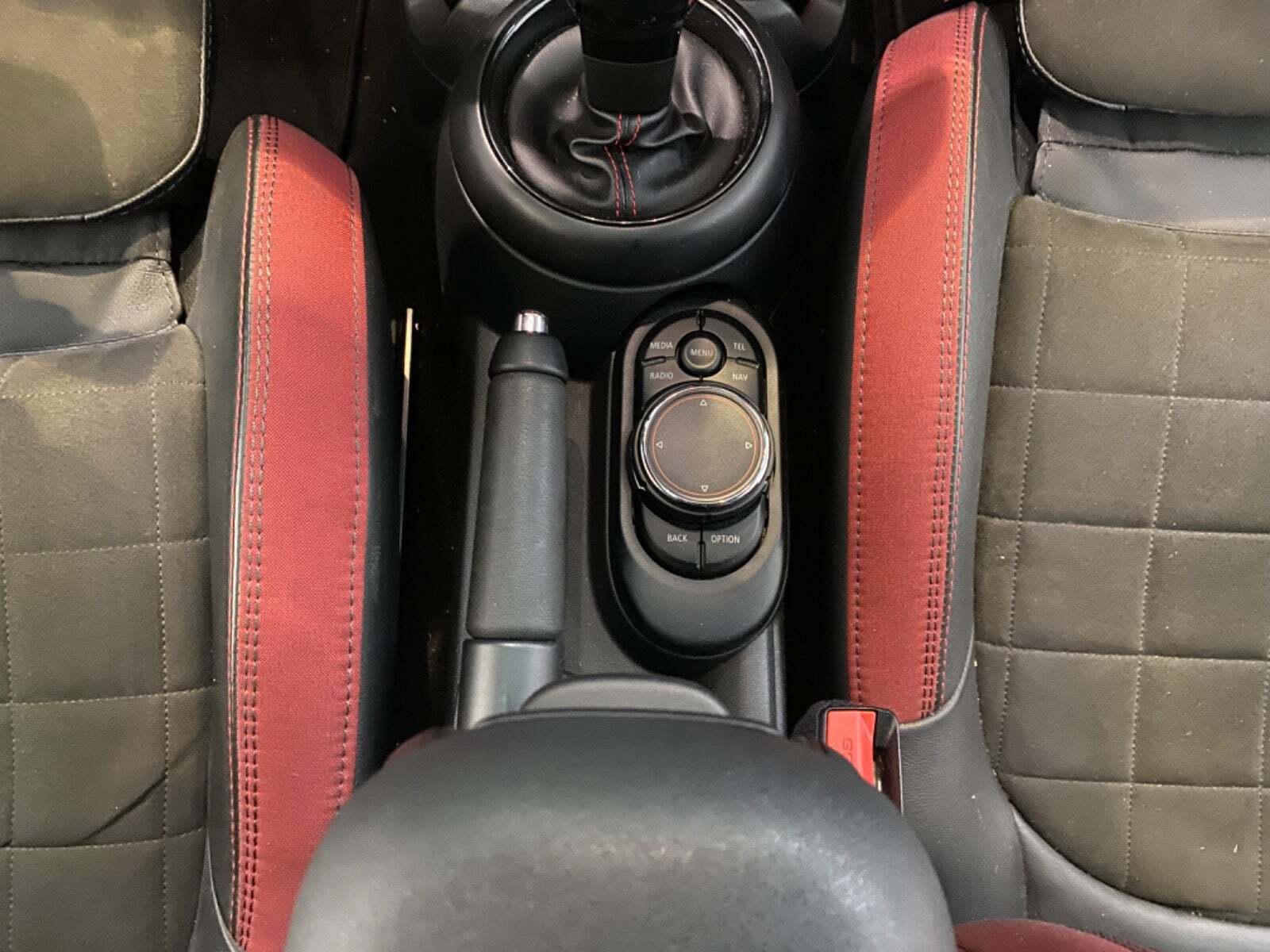 Grå Mini Cooper S fra 2018