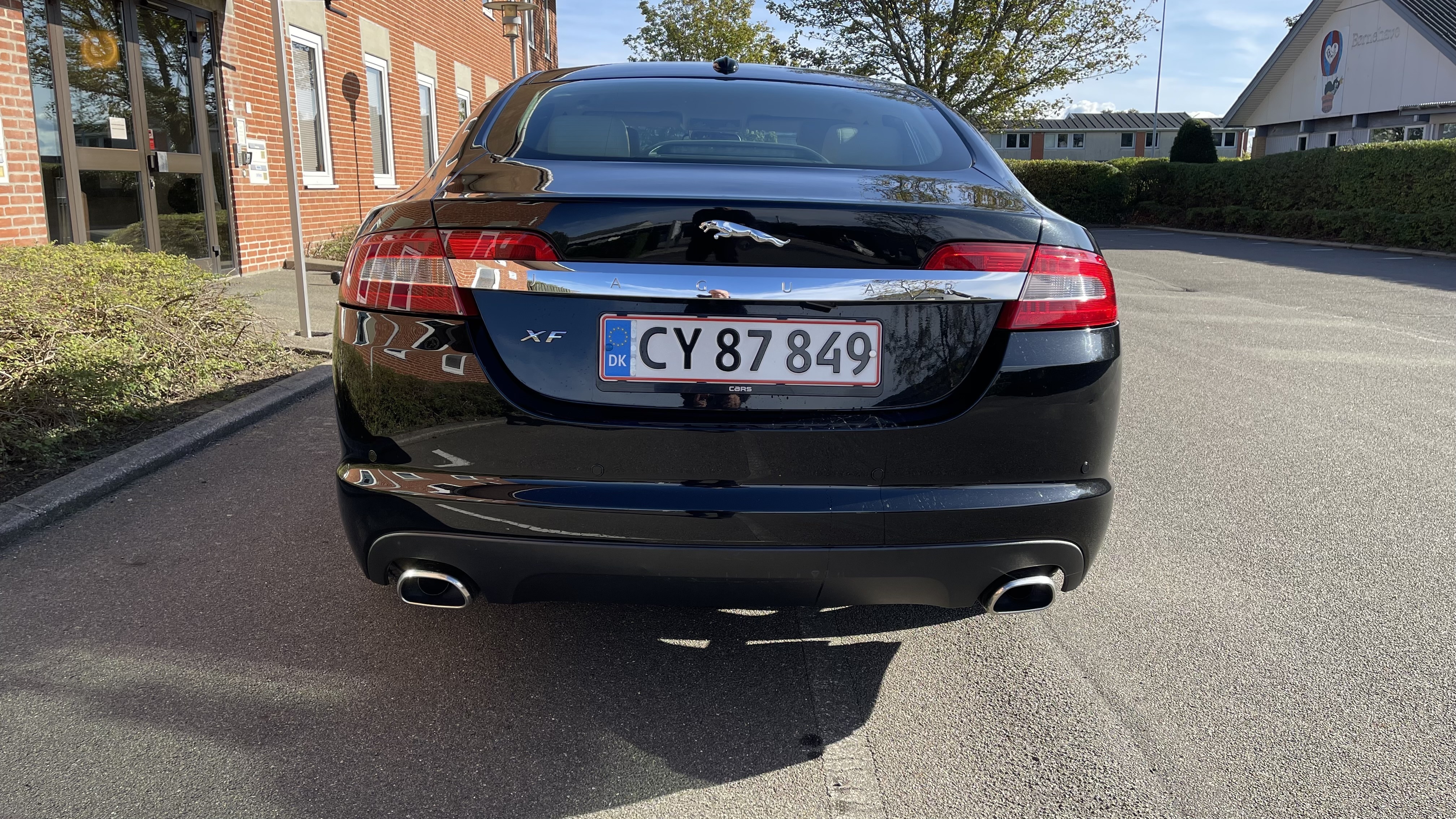 Sort Jaguar XF fra 2010