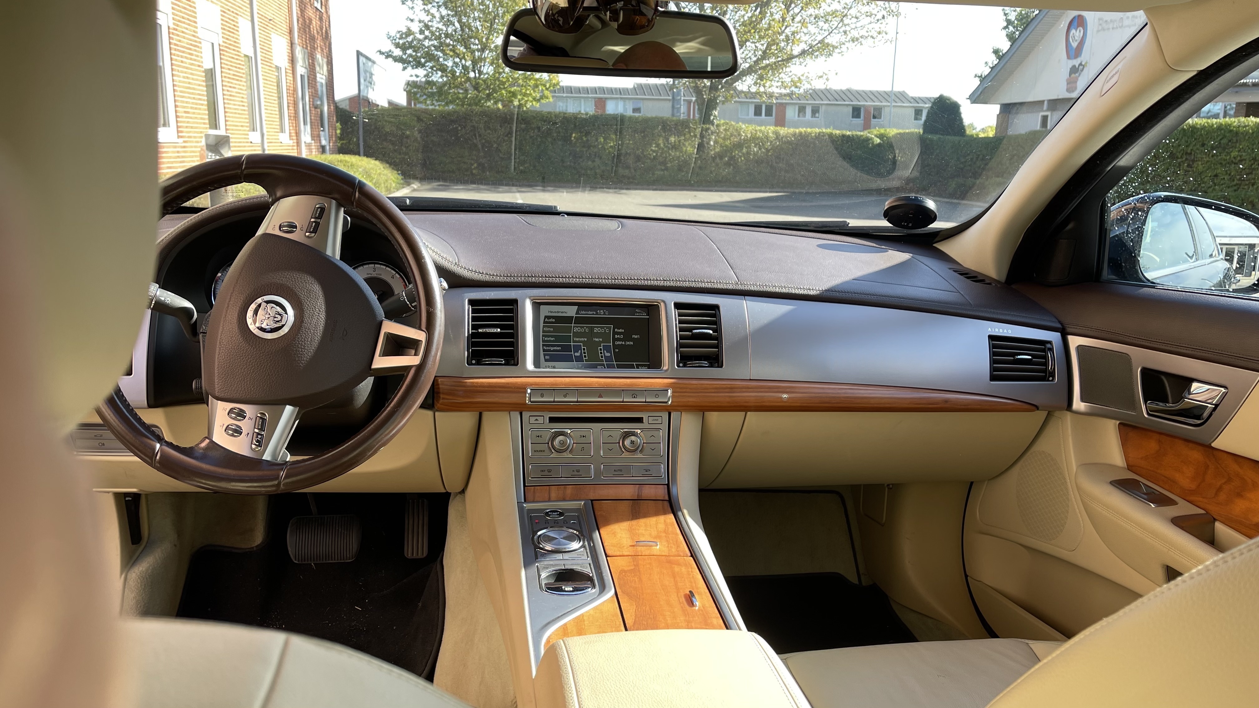 Sort Jaguar XF fra 2010