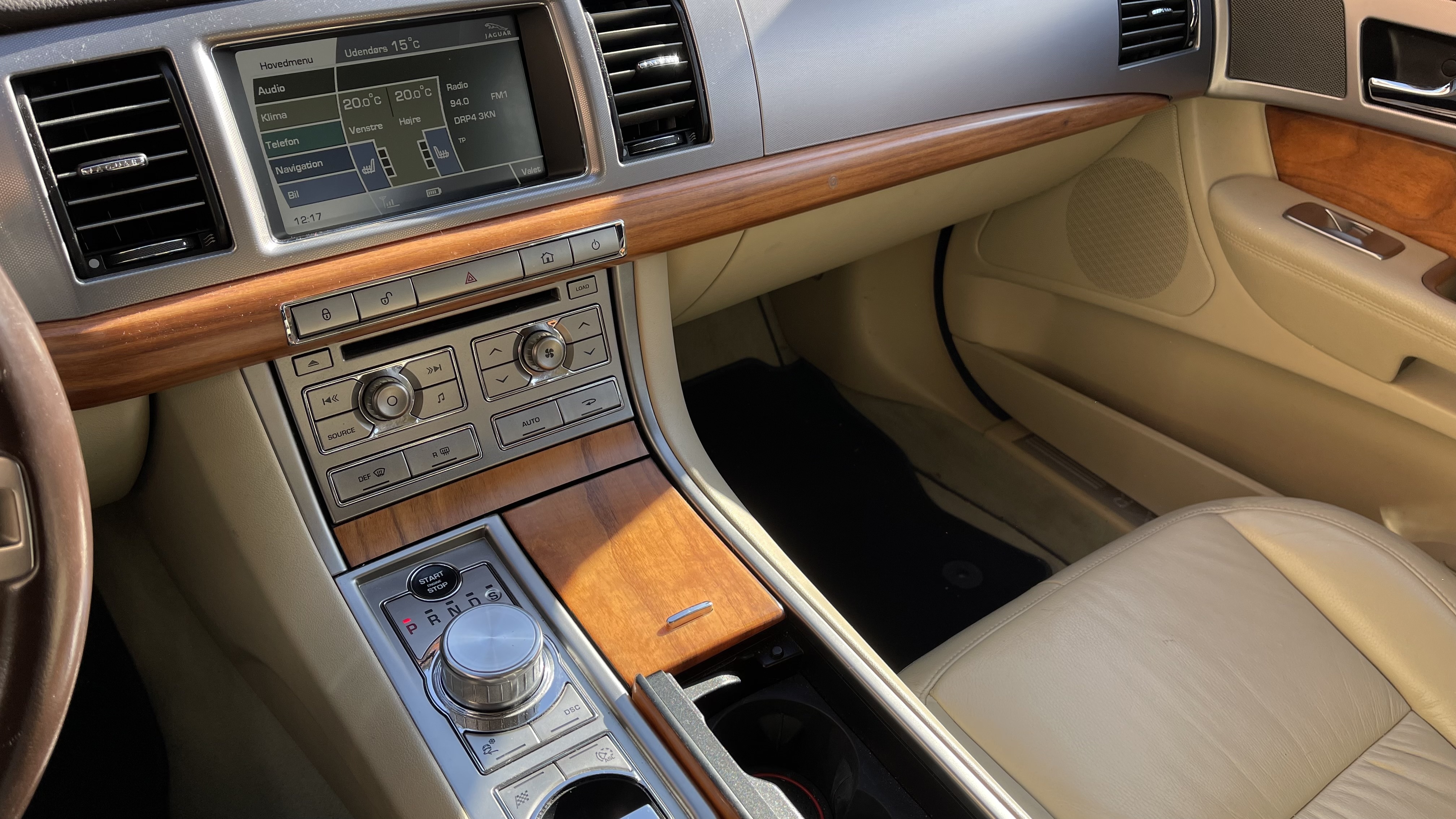 Sort Jaguar XF fra 2010