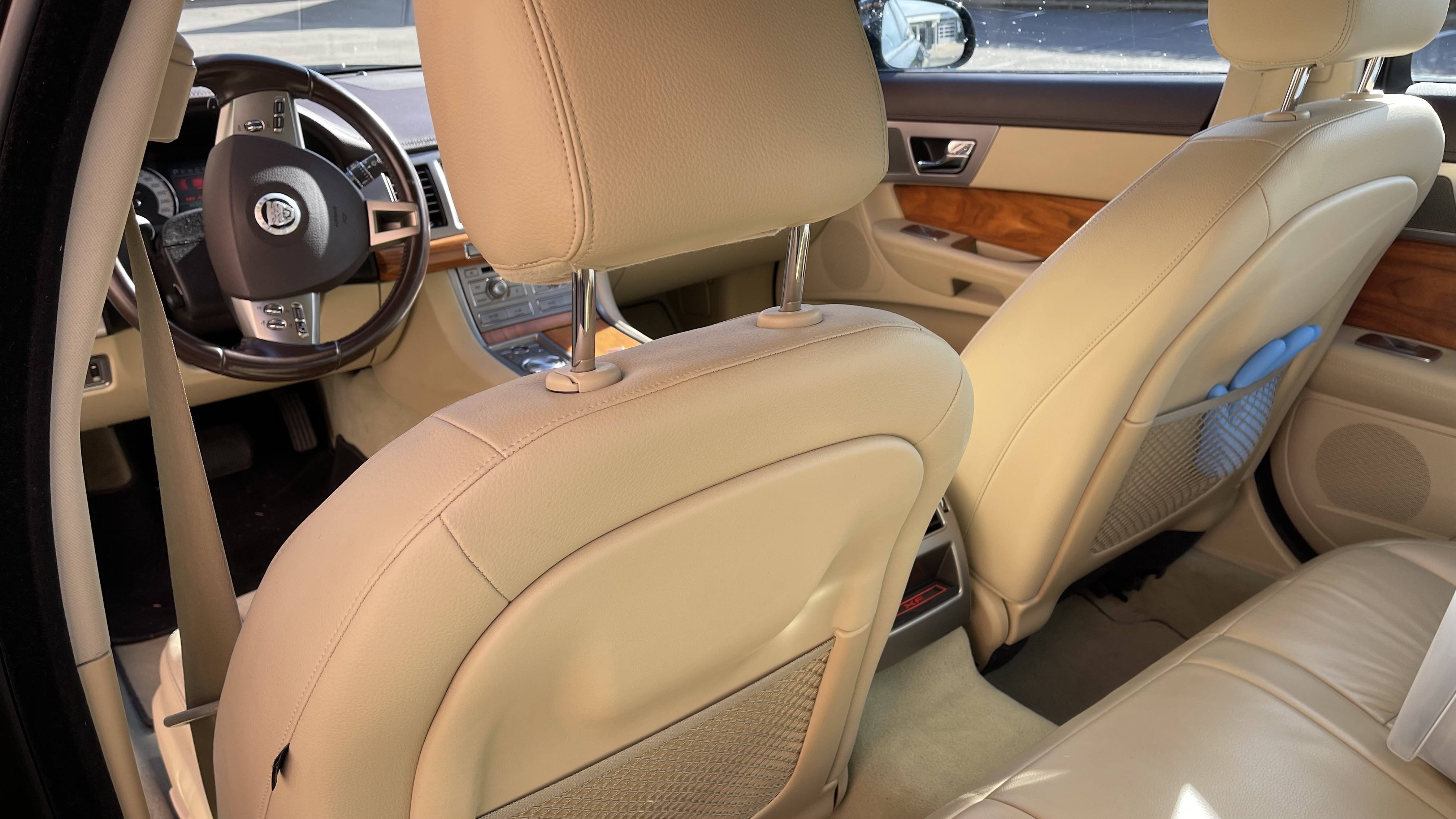 Sort Jaguar XF fra 2010