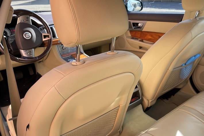 Sort Jaguar XF fra 2010