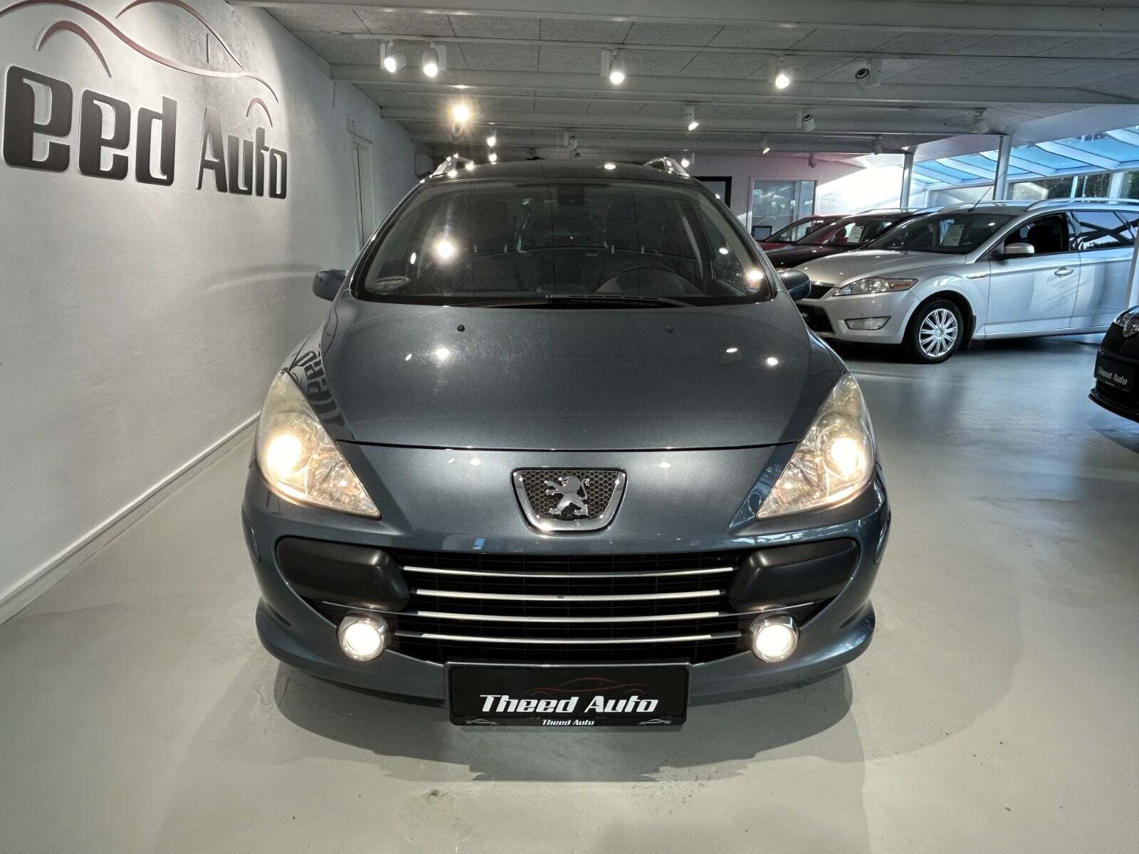 Grå Peugeot 307 fra 2006