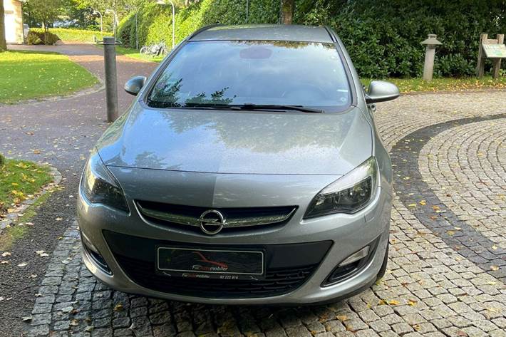 Sølv Opel Astra fra 2015