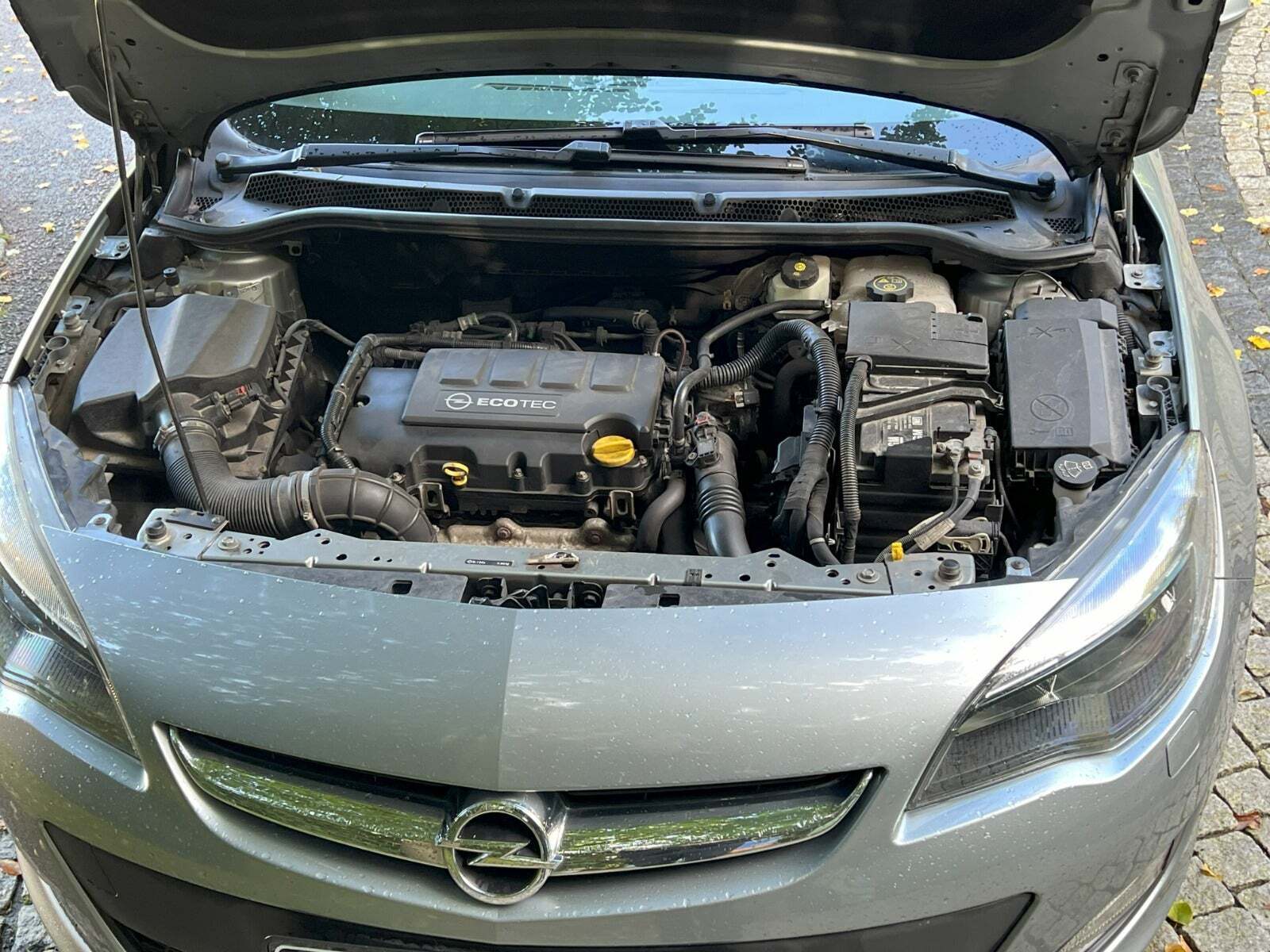 Sølv Opel Astra fra 2015