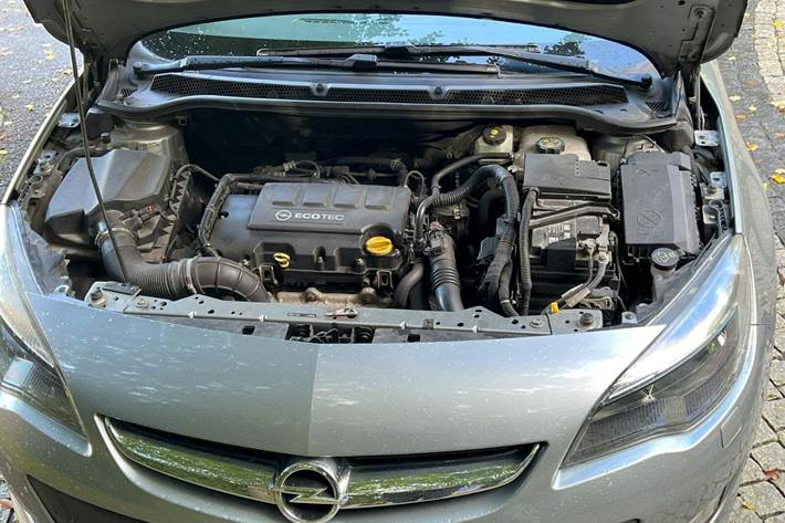 Sølv Opel Astra fra 2015