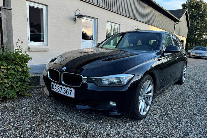 Sort BMW 3-Serie fra 2013