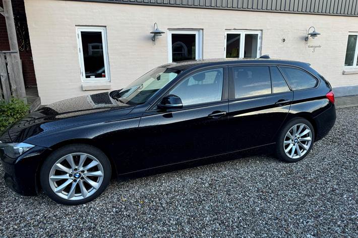 Sort BMW 3-Serie fra 2013