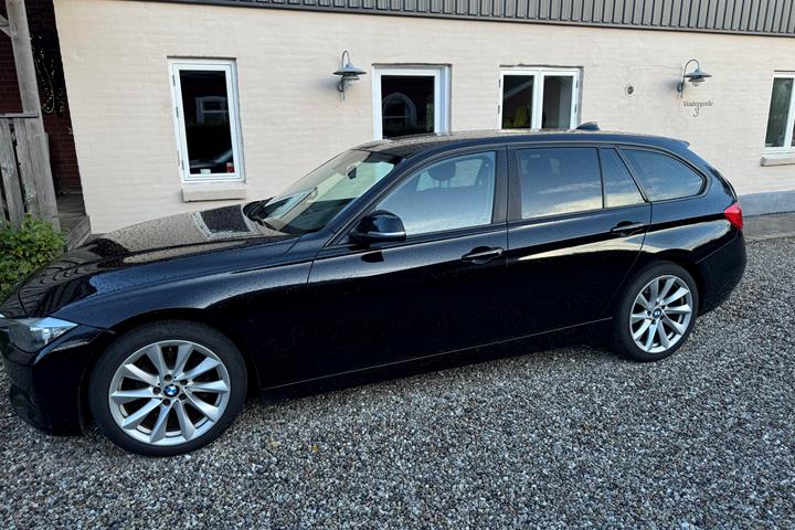 Sort BMW 3-Serie fra 2013