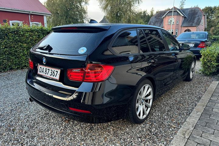 Sort BMW 3-Serie fra 2013