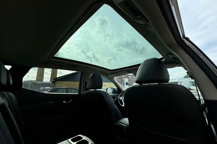 Grå Nissan Qashqai fra 2014