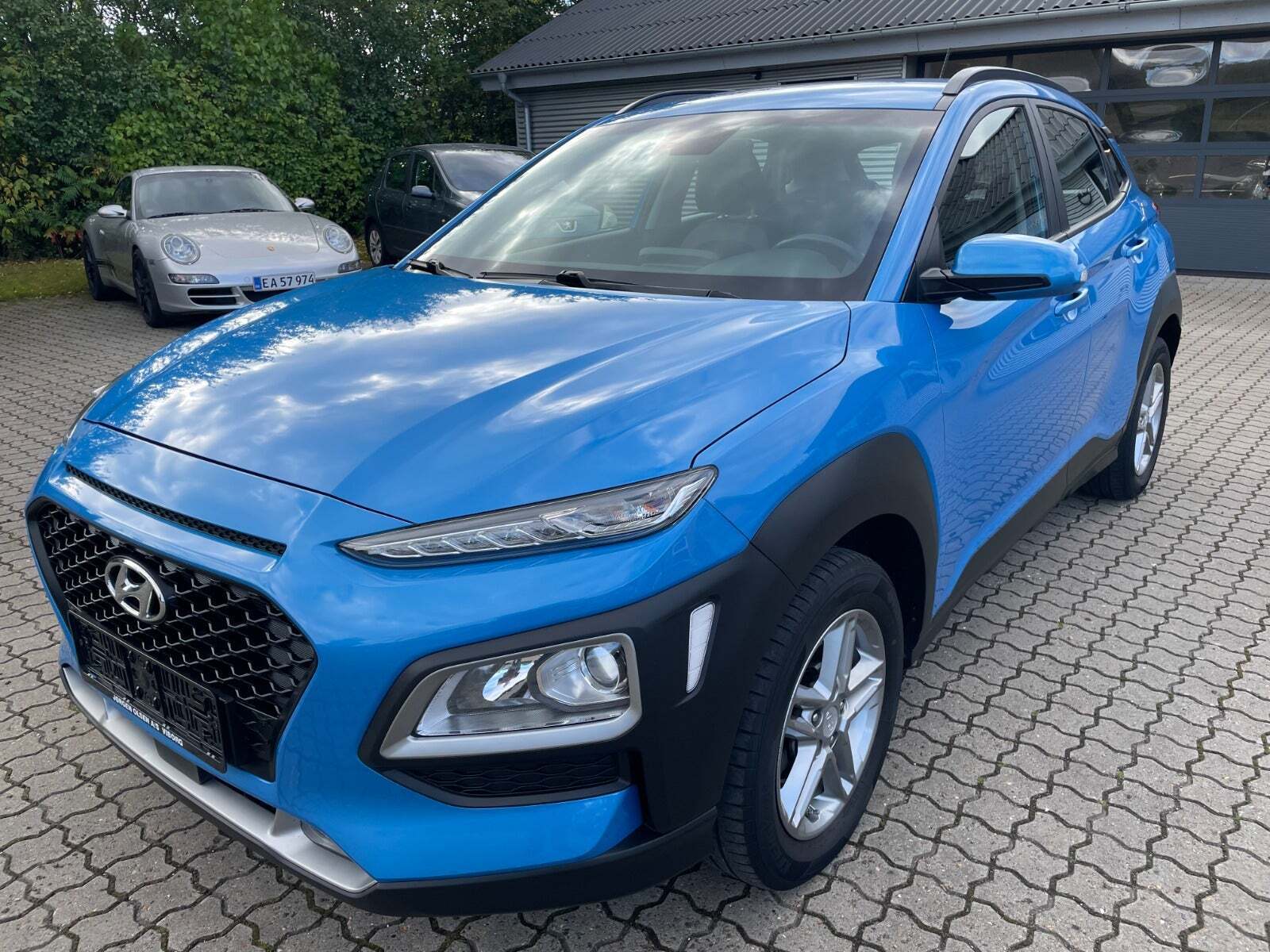 Blå Hyundai Kona fra 2020 set udefra