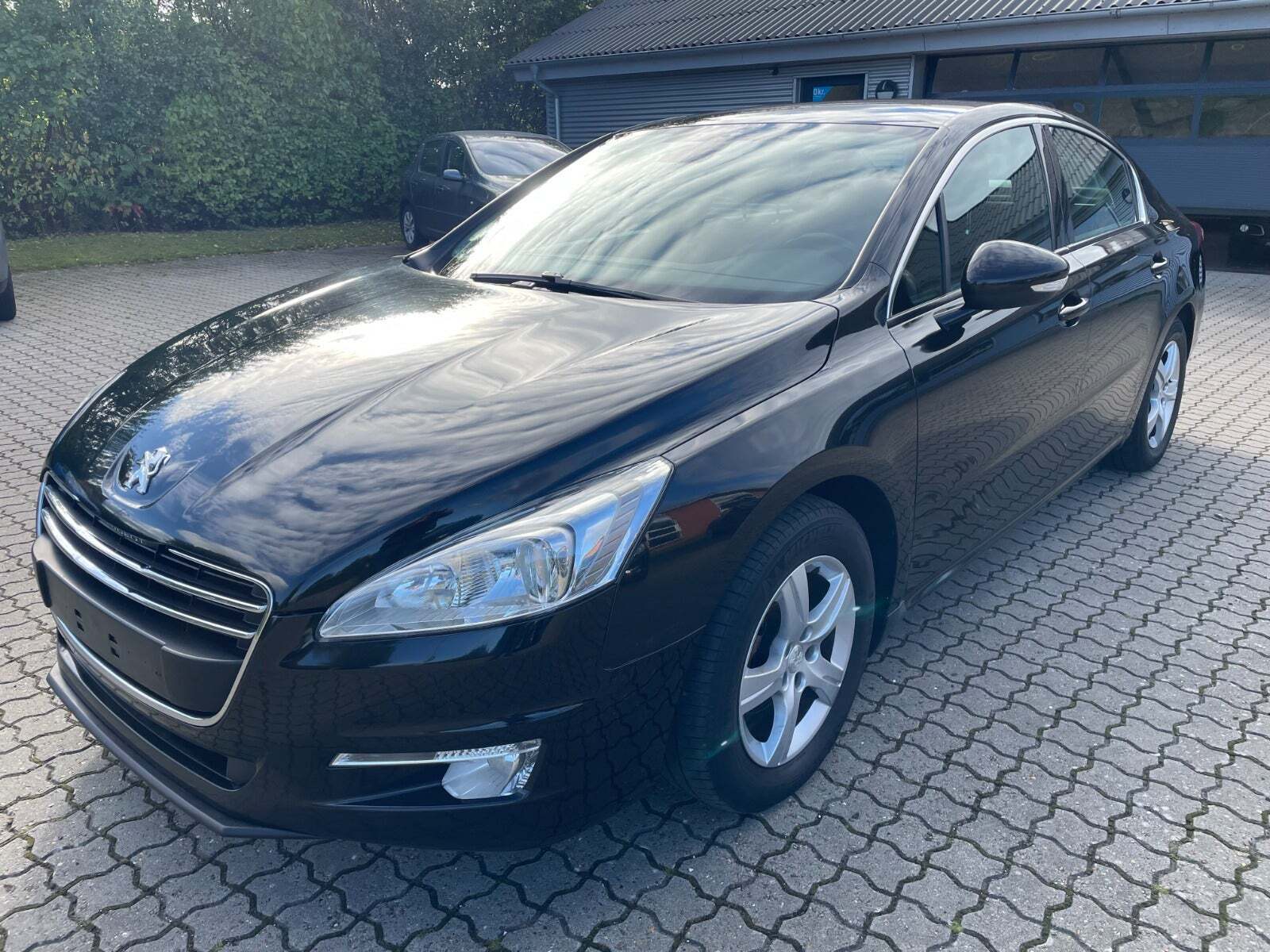 Sort Peugeot 508 fra 2011 set udefra