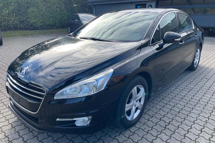 Sort Peugeot 508 fra 2011 set udefra