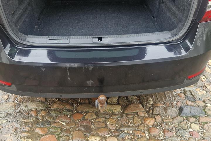 Sort Skoda Superb fra 2016