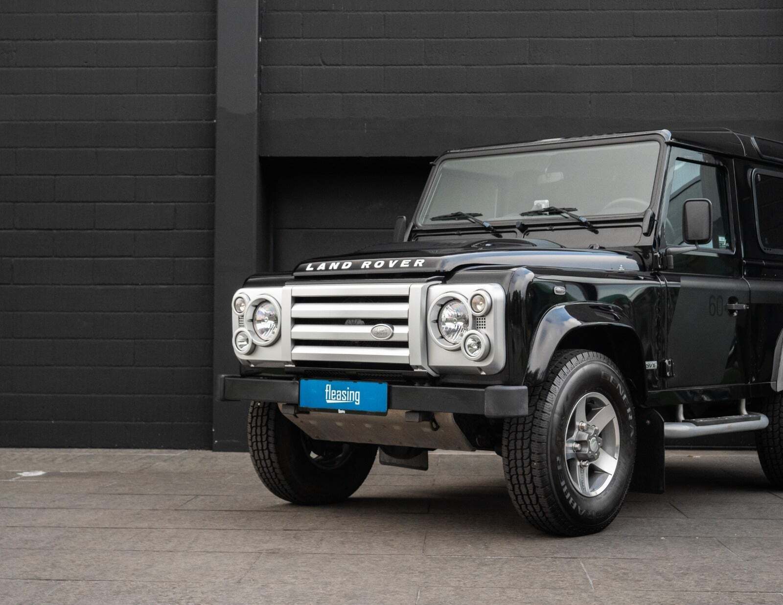 Land Rover Defender 90 2,4 TD4 SVX 60th Anniversary Edition