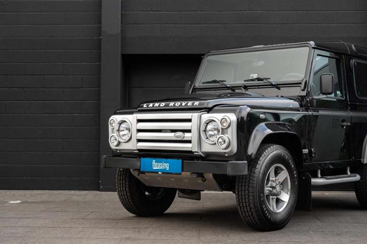 Sort Land Rover Defender 90 fra 2009 set udefra