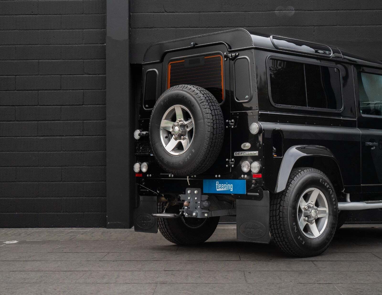 Sort Land Rover Defender 90 fra 2009
