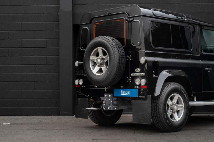 Sort Land Rover Defender 90 fra 2009
