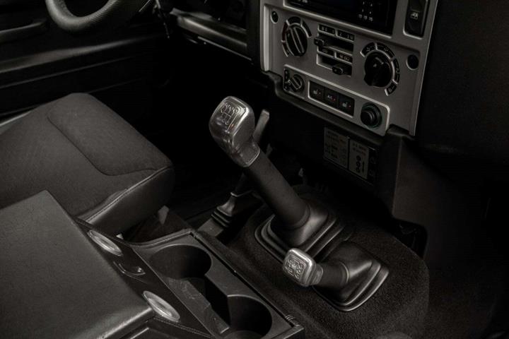 Sort Land Rover Defender 90 fra 2009 set indefra