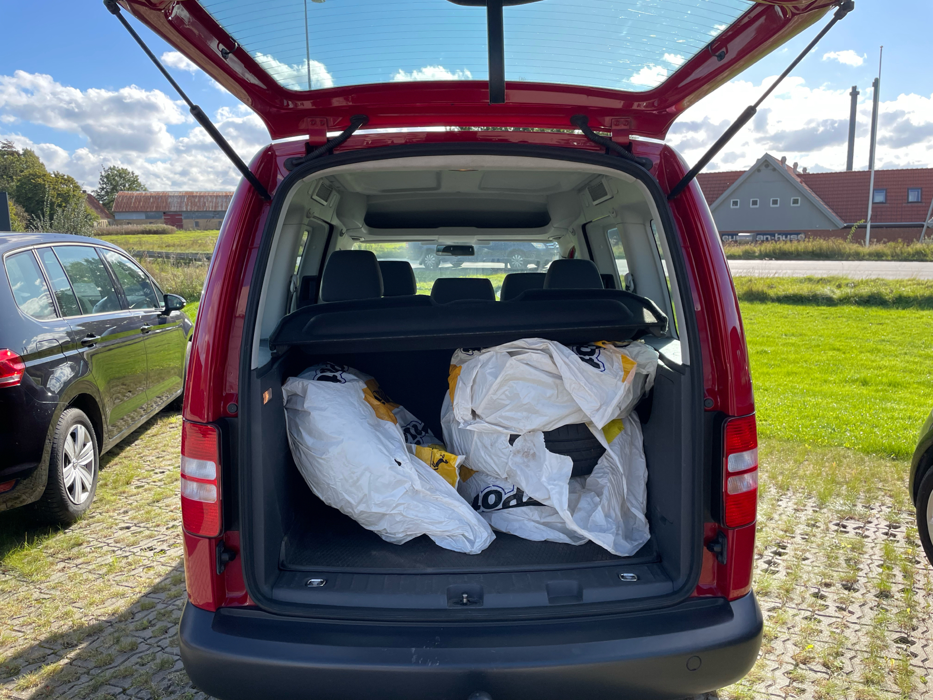 Rød VW Caddy fra 2014