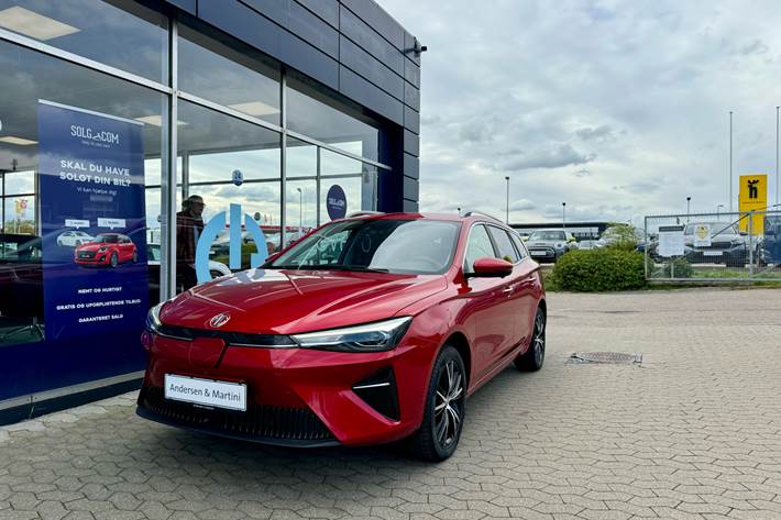 Rød MG MG5 Electric fra 2023