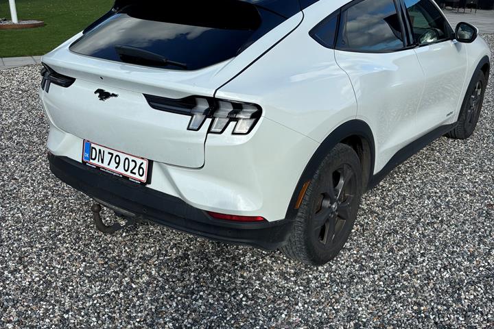 Hvid Ford Mustang Mach-E fra 2022