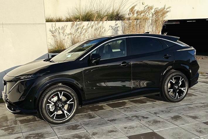 Gul Nissan Ariya fra 2022