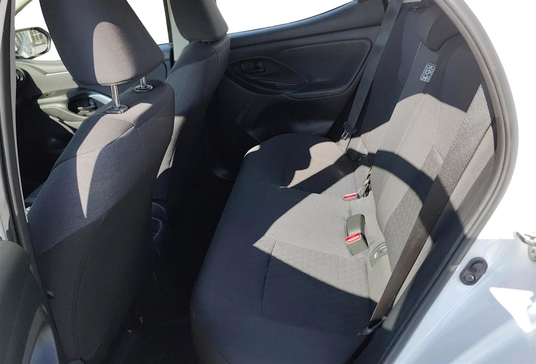 Toyota Yaris 1,0 VVT-I Essential 72HK 5d