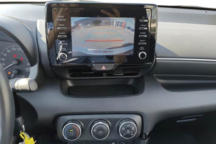 Hvid Toyota Yaris fra 2023