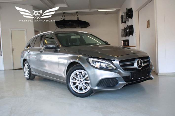 Grå Mercedes C220 d fra 2016 set udefra