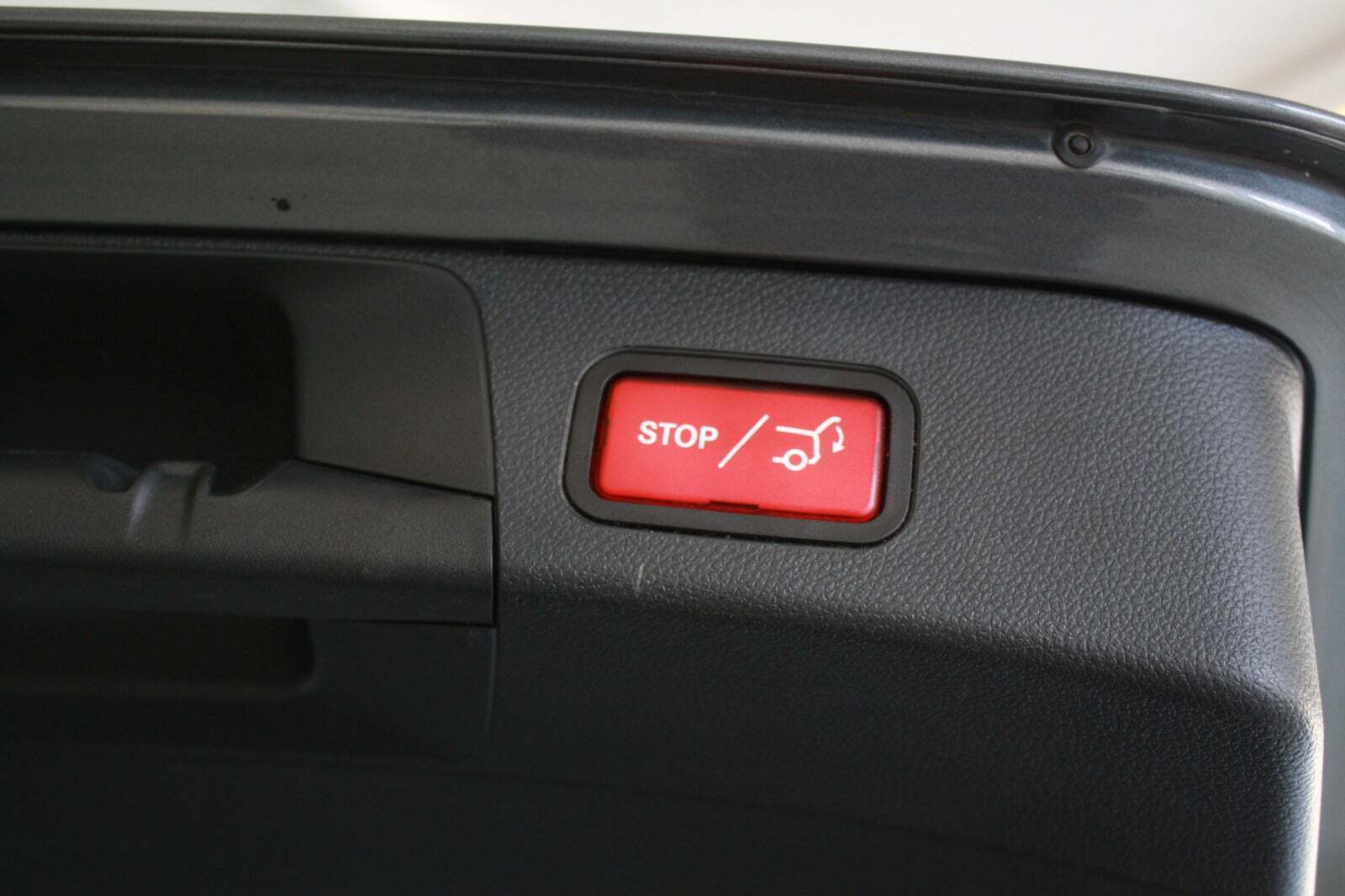 Grå Mercedes C220 d fra 2016