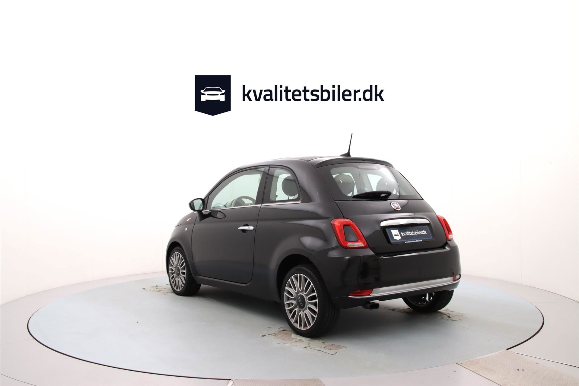 Sort Fiat 500 fra 2018 set udefra