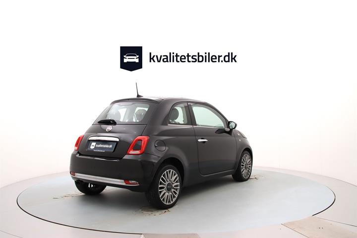 Sort Fiat 500 fra 2018 set udefra