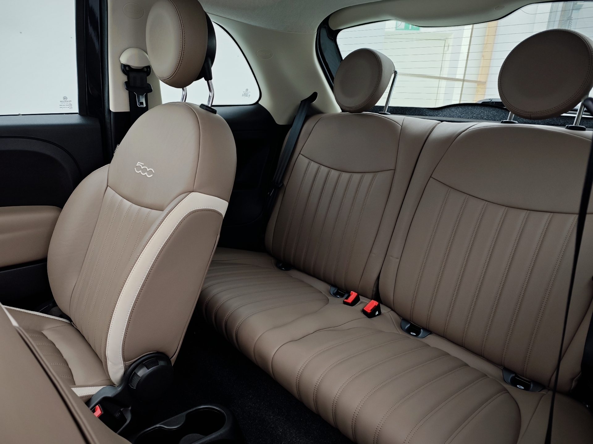 Sort Fiat 500 fra 2018
