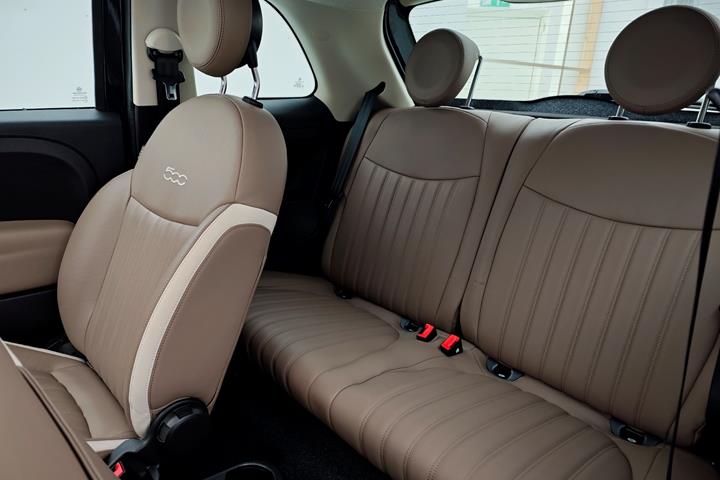 Sort Fiat 500 fra 2018