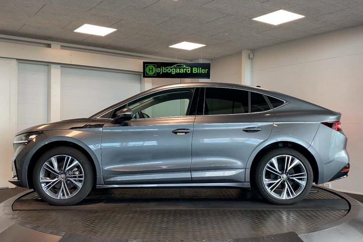 Grå Skoda Enyaq fra 2023