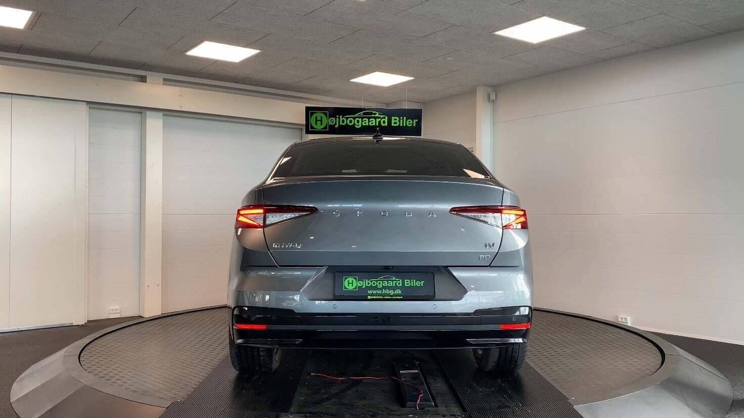 Grå Skoda Enyaq fra 2023