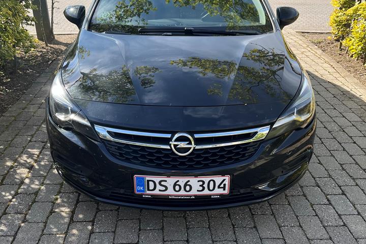 Sort Opel Astra fra 2016